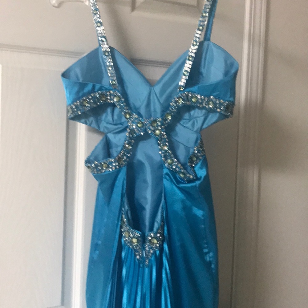 Formal/Prom Dress - Picture 3 of 8